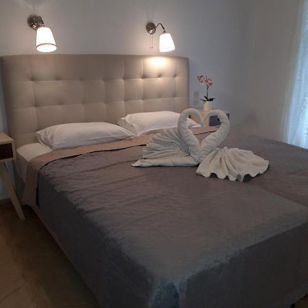Delfini Bay Retreat Apartment วาซีลีกี ภายนอก รูปภาพ