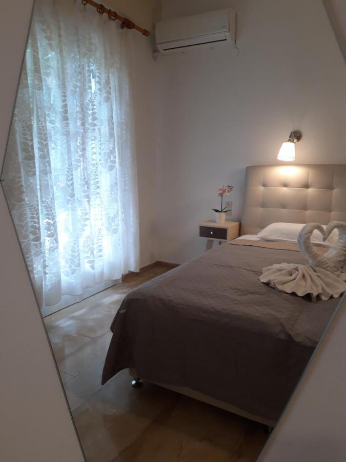 Delfini Bay Retreat Apartment วาซีลีกี ภายนอก รูปภาพ